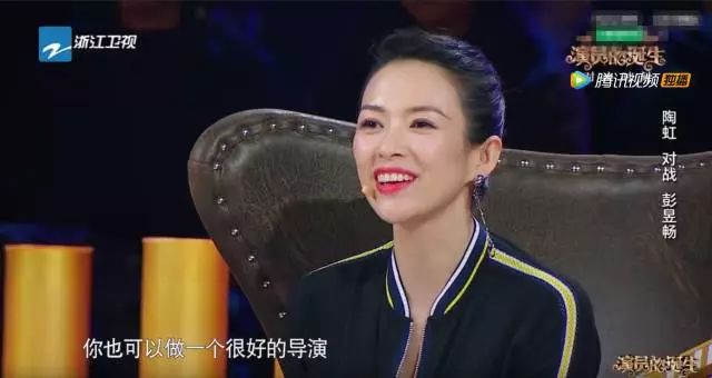 她是45岁的娇憨少女，《演员的诞生》上亲自画分镜头，被章子怡大