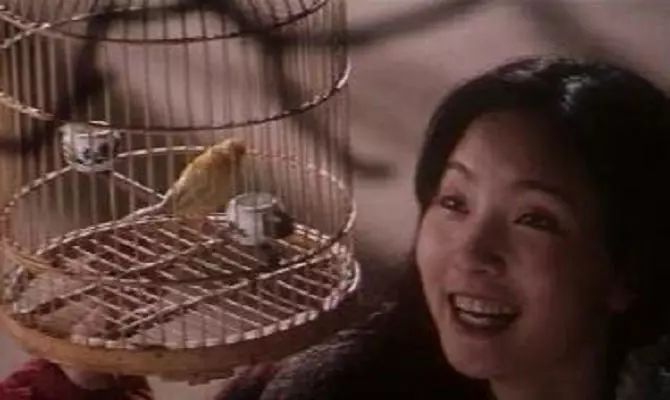 她是45岁的娇憨少女，《演员的诞生》上亲自画分镜头，被章子怡大