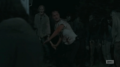 他用火箭筒引爆了美剧史上最燃一幕,这才叫真男人