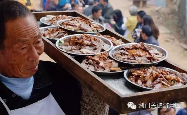醉在剑门美食红唇,此般诱惑几人能挡?