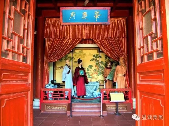 之孙,桂王朱常瀛之子,流亡广西梧州的永明王朱由榔(后袭桂王)即位称帝