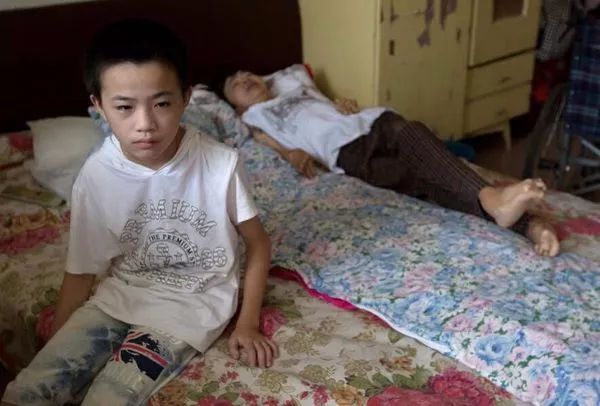 这个宁乡少年4岁会做饭，照顾病母10年，全国都为他点赞！