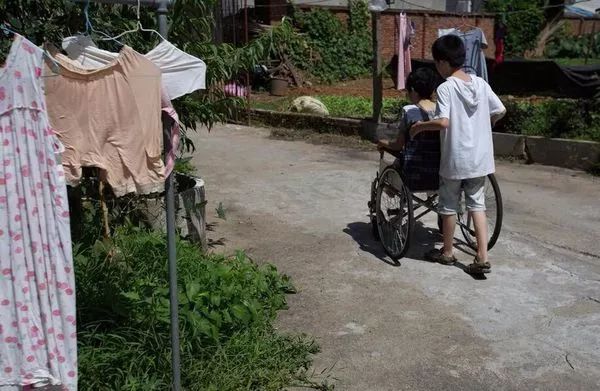 这个宁乡少年4岁会做饭，照顾病母10年，全国都为他点赞！