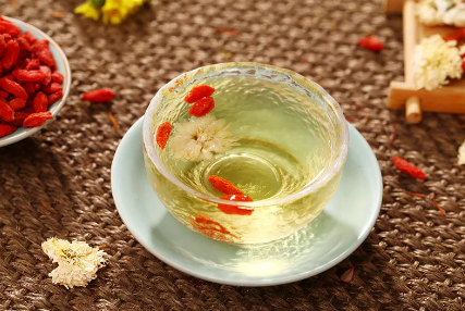 肝火旺盛，常喝“两水”，少吃“两红”，要想体内无毒，学会养肝！