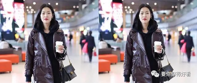 刘雯现身机场，皮衣裹着卫衣真时髦，网友：超模三姐妹里她最会穿