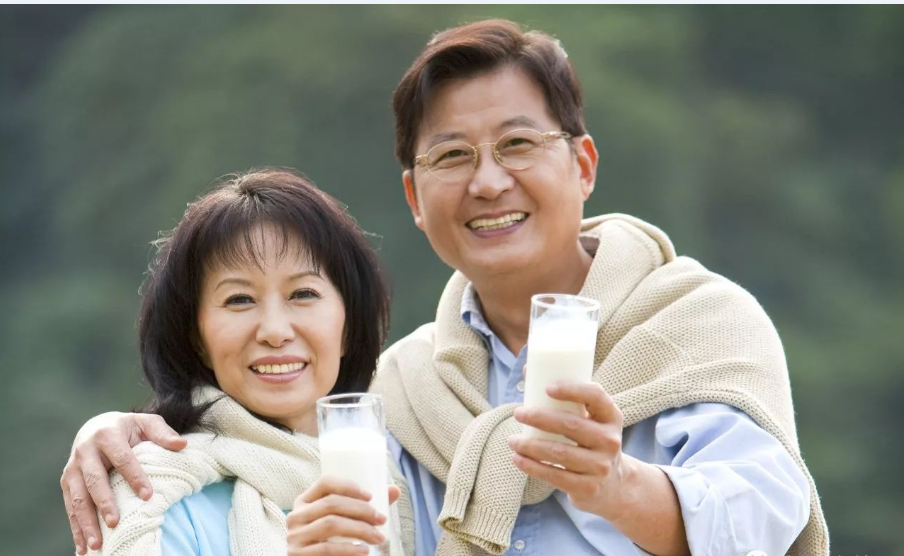 别再喝牛奶了！每天一杯它，从根源改善体质，60岁依然健朗！