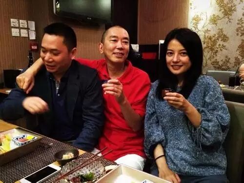 史玉柱与赵薇夫妇喝酒庆祝《至青春》获得金像奖