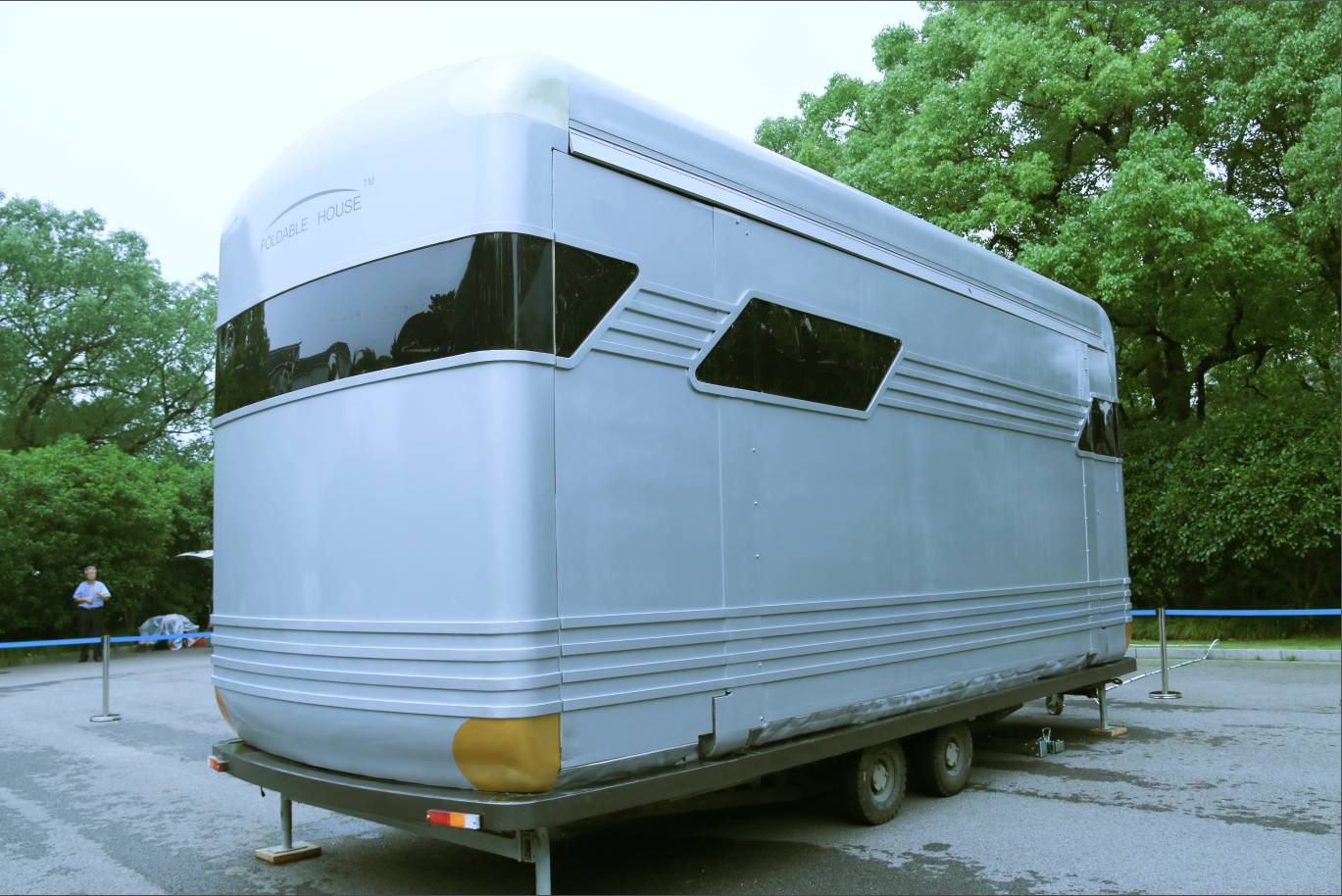 木马设计,华东理工大学与庆华科技产学研合作的福德堡拖挂式折叠房车