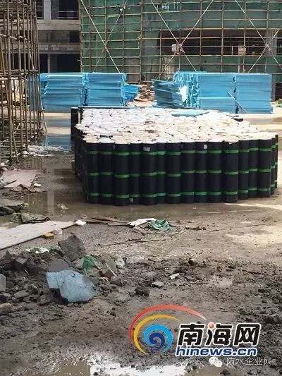 海口新城吾悦广场项目工地上存放的涉嫌商标侵权的材料。工商部门供图