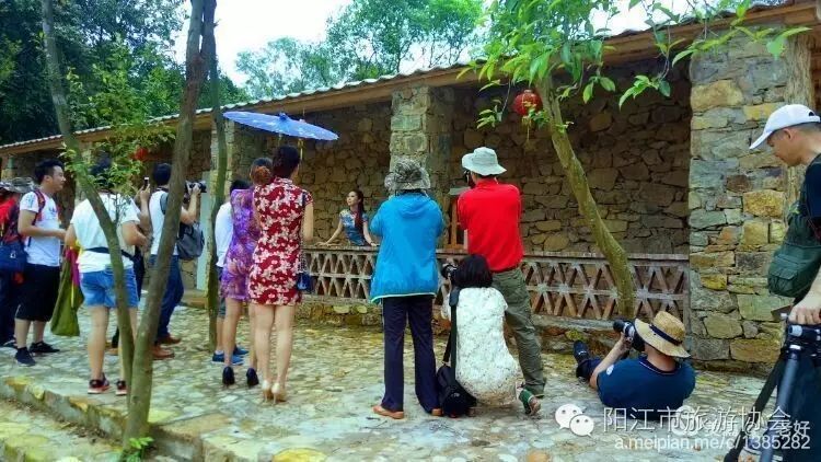 六月风光好，泉林景色美---旗袍走进恩平泉林黄金小镇旅游交流宣传推广活动