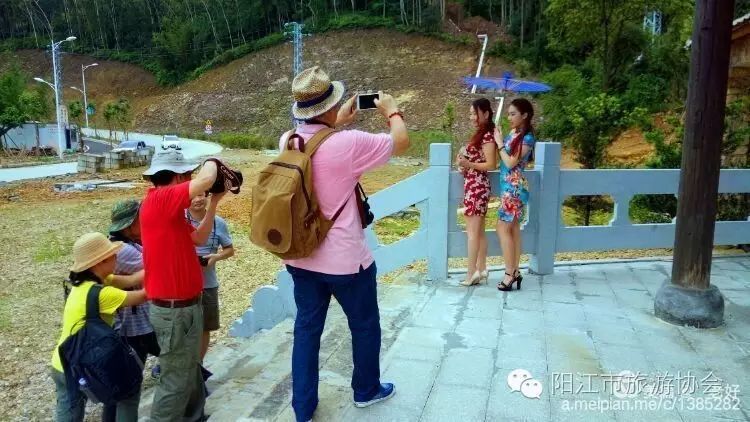 六月风光好，泉林景色美---旗袍走进恩平泉林黄金小镇旅游交流宣传推广活动