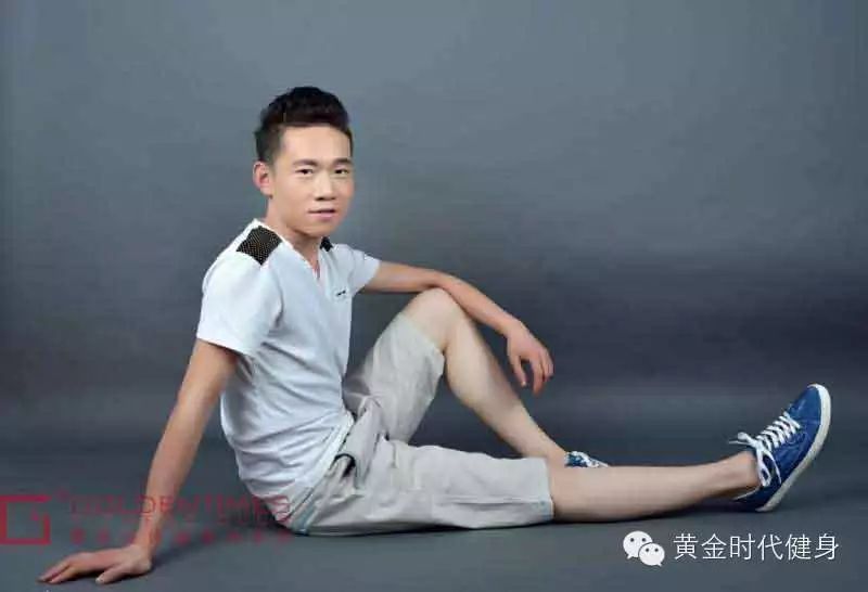 曾经我是瘦瘦弱弱的“白斩鸡”，而现在...