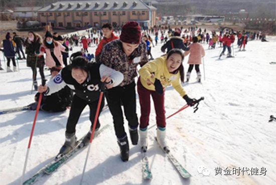 2015黄金时代健身当阳峪滑雪400人超级团狂嗨雪场！