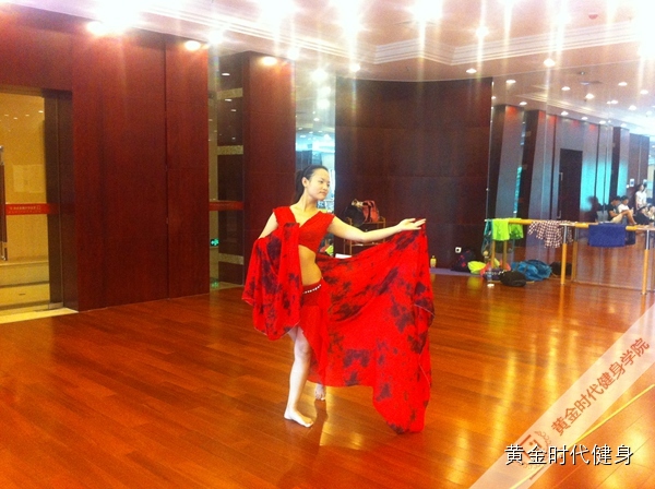黄金时代健身学院学员毕业考试的一天