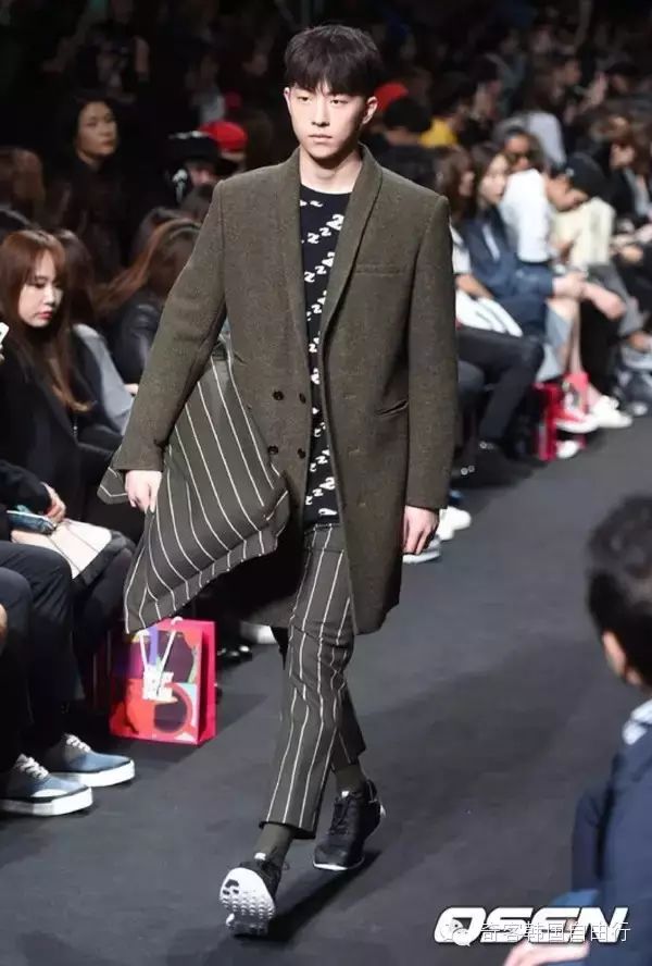 而在此之前出演过《剩余公主》。