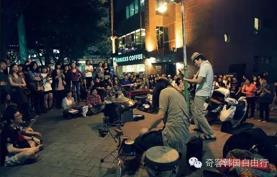 弹吉他唱歌的少年 弹吉他唱歌的少年