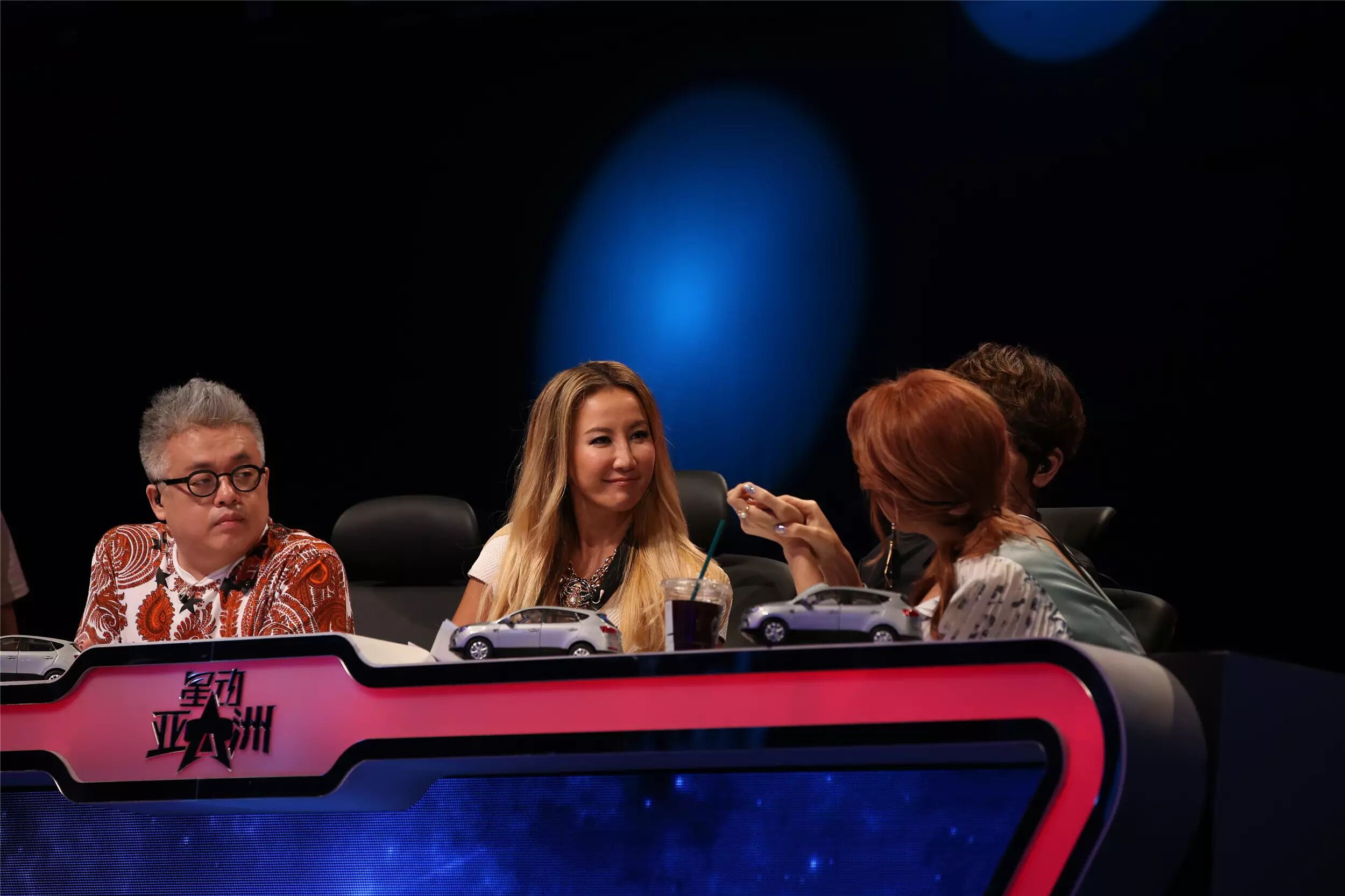 【星动亚洲】蔡妍,李玟同台争宠比魅力