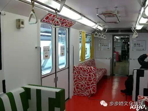 当地铁里的座椅扶手变成这样，设计师也是醉了......