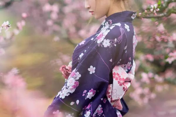 在日本流行的，就只有#偽中國(guó)語(yǔ)#嗎？