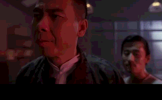 以怎样的蹲姿在车站等车才不会被喷？