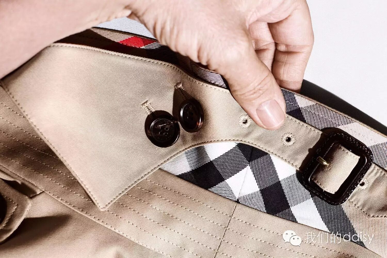 你知道风衣都是由哪些部分构成的吗？