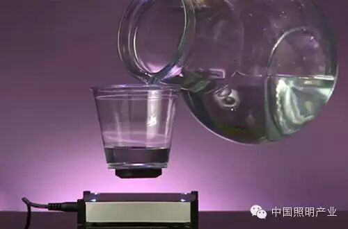 可悬空倒水的磁悬浮LED支架