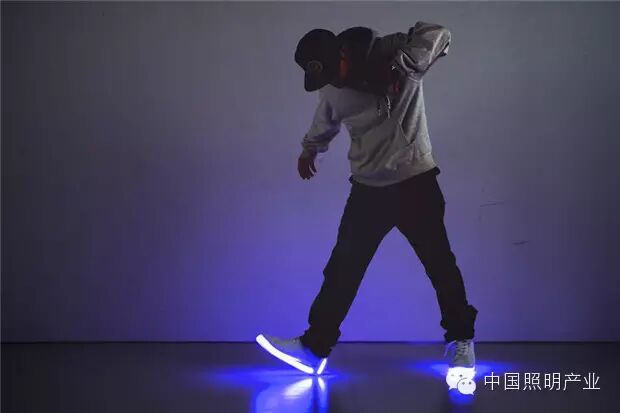 灯的用途：让你缅怀先人or亲近自然