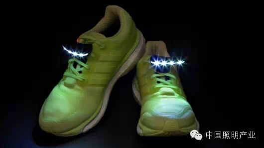 Night Runner跑鞋灯：为夜跑者照亮前方