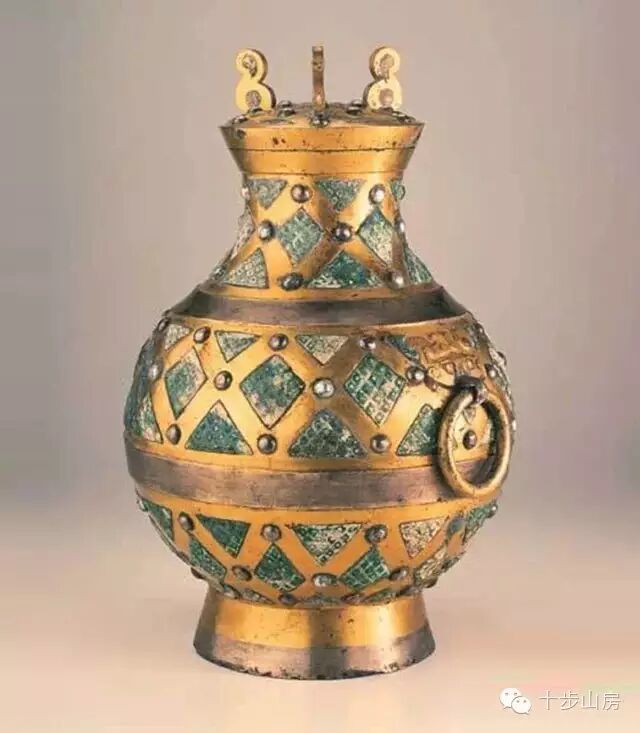 图/河北博物院&nbsp;西汉&nbsp;鎏金宽带乳钉纹铜壶