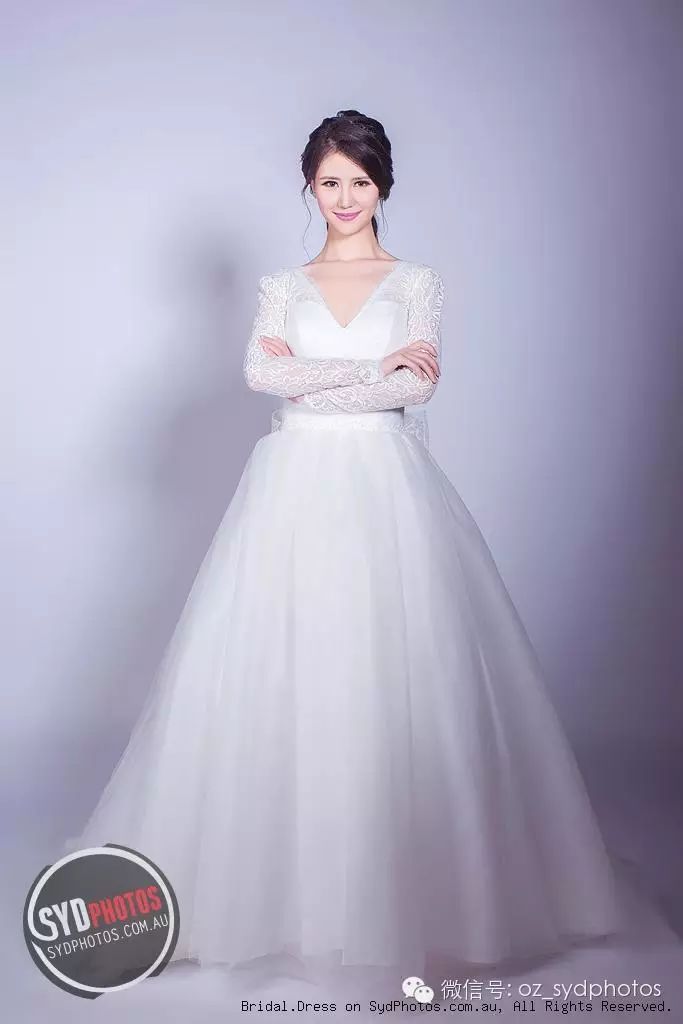心秀嫁衣婚纱_...elababy婚纱长这样 女神婚礼必备披挂式嫁衣(2)
