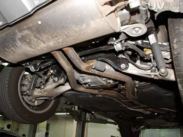 宝马x6底盘解析:运动性与稳定性强