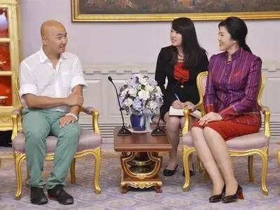 她曾是国家总理,如今却在街头卖大米...... - 超人 - xji630203525700水上人 她曾是国家总理,如今却在街头卖大米...... - 超人 - xji630203525700水上人