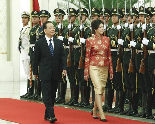 她曾是国家总理,如今却在街头卖大米...... - 超人 - xji630203525700水上人 她曾是国家总理,如今却在街头卖大米...... - 超人 - xji630203525700水上人