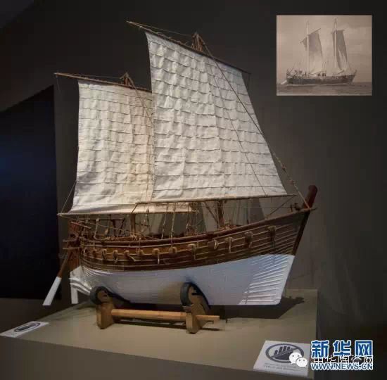 展出的“黑石号”复原船模及其复原画(右上)。新华网 邹峥摄