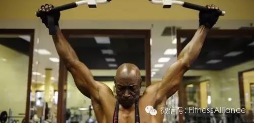 【健身美图】那些健身的老头们--中国大爷和外国炫酷大爷告诉你，年龄算个屁！