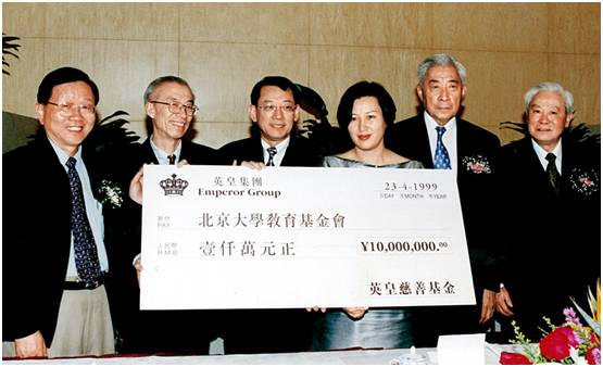 “英皇”杨受成：发誓不坐奔驰，如今坐最贵的劳斯莱斯