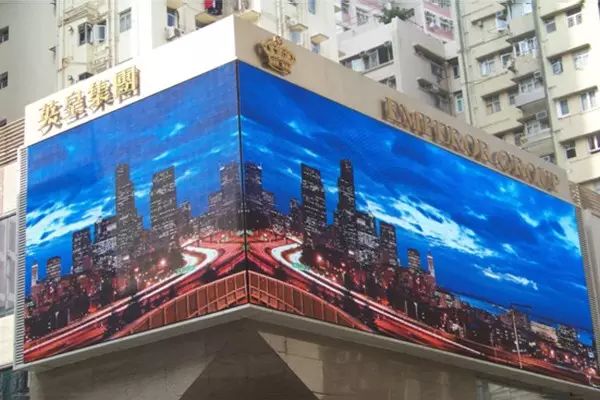 “英皇”杨受成：发誓不坐奔驰，如今坐最贵的劳斯莱斯