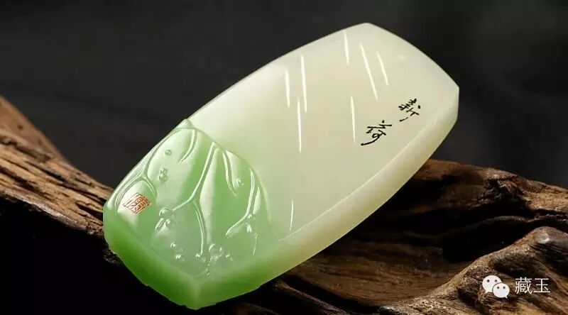 白玉带绿，百年不遇”：堪与翡翠媲美的翠青玉和田玉鉴定保养知识大全-藏