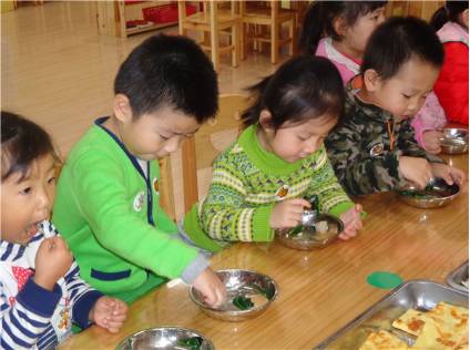 保利园小四班开展“热热闹闹吃火锅”活动-幼师课件网第4张图片
