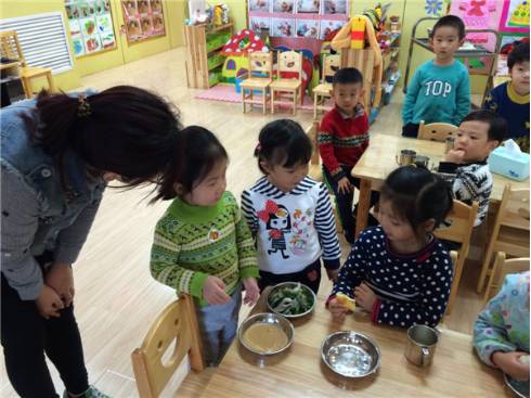 保利园小四班开展“热热闹闹吃火锅”活动-幼师课件网第5张图片
