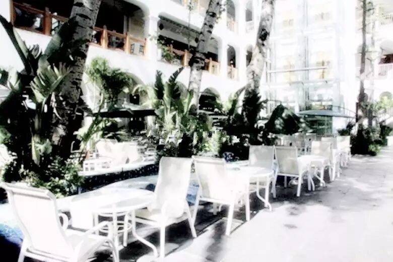 她是上海小姐，她是再见却胜似初见的设计师曹议文--YIWEN <wbr>STUDIO创始人