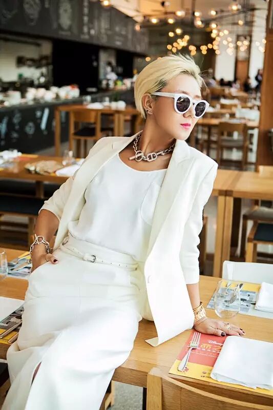 她是上海小姐，她是再见却胜似初见的设计师曹议文--YIWEN <wbr>STUDIO创始人