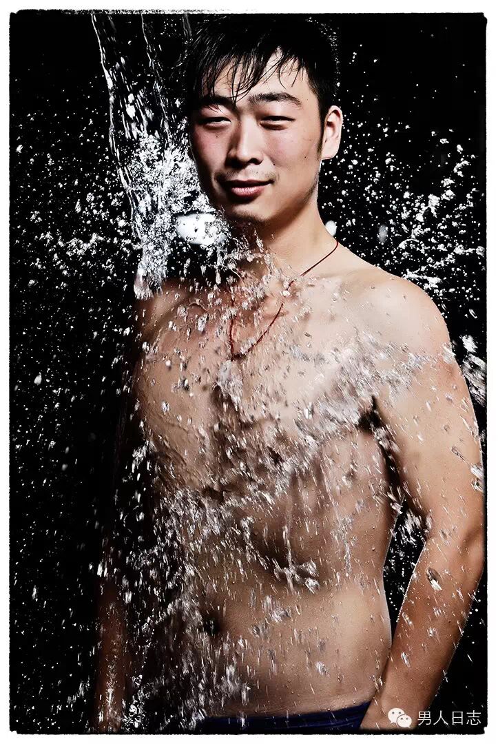 强者定律：坚强的人一定健身