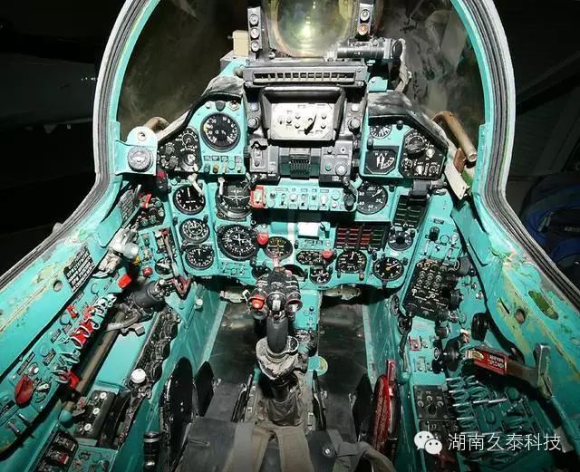 殲20戰(zhàn)機配一利器：助飛行員指哪打哪