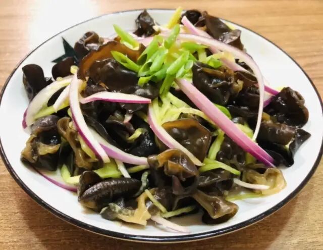 胆固醇最怕2菜，不是洋葱和木耳，你若爱吃，血管干净畅通