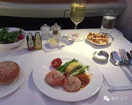 航空餐饮：阿联酋航空