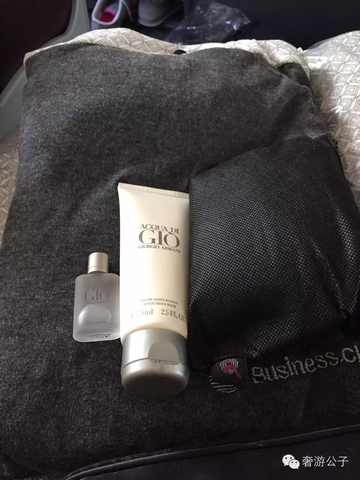 卡塔尔航空商务舱--阿玛尼梳洗包