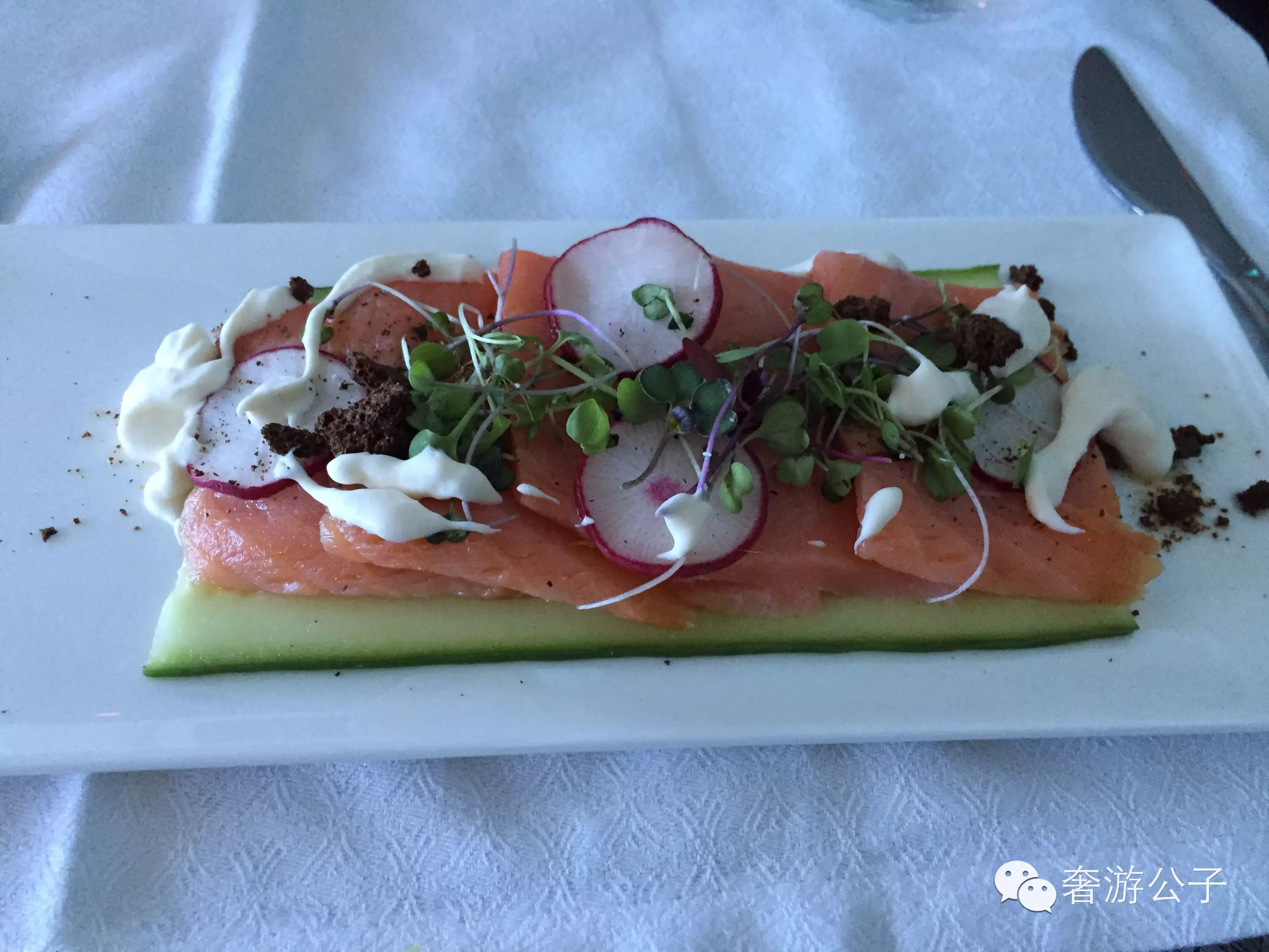 卡塔尔航空商务舱---烟熏三文鱼