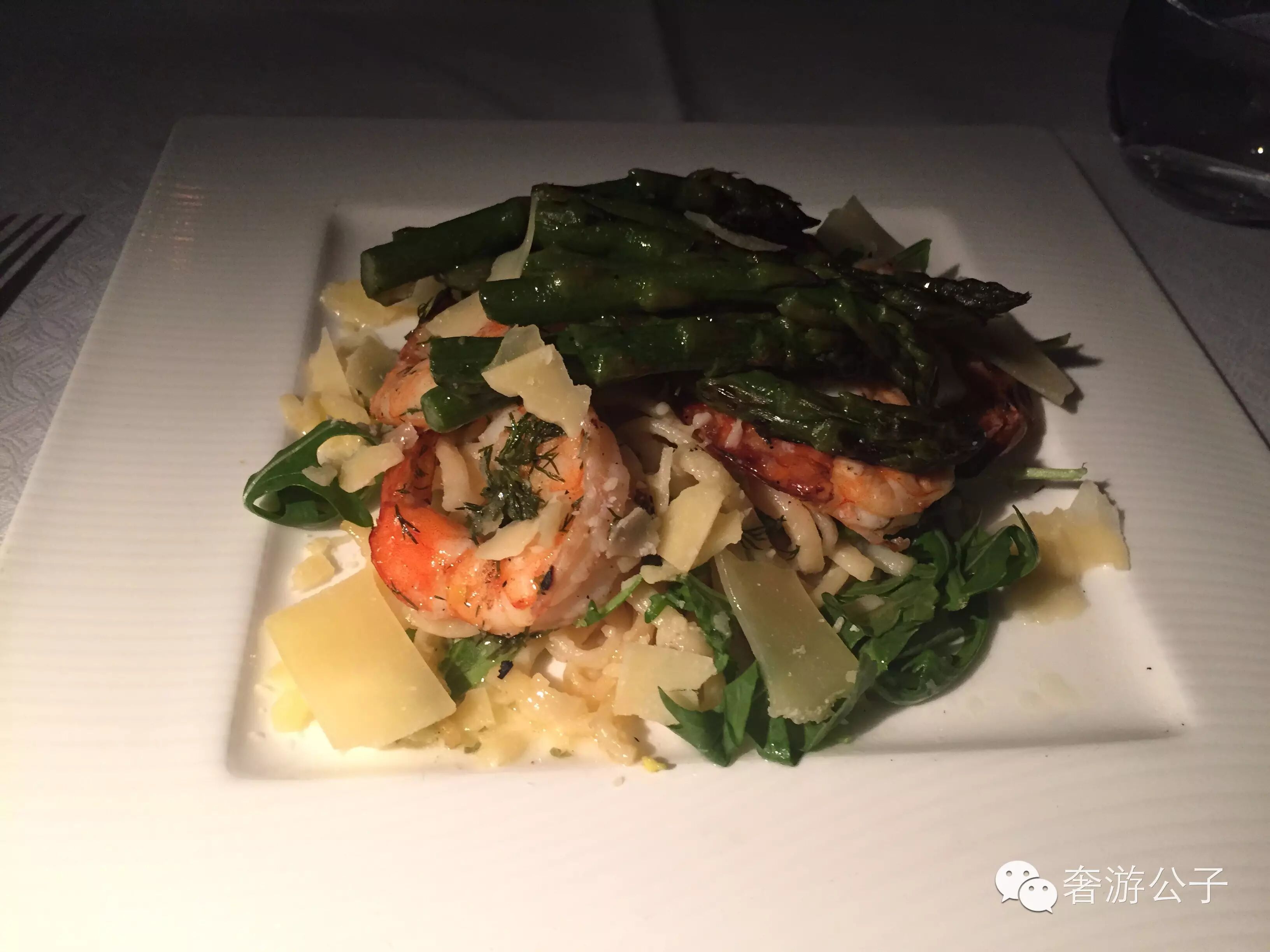 卡塔尔航空商务舱--大虾（比38元一个大虾好吃哦！）