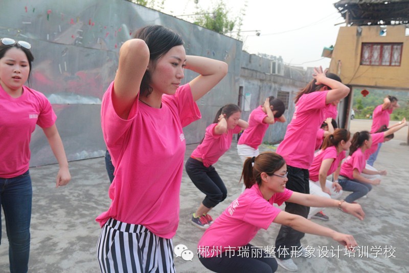 郴州化妆培训学校【瑞丽国际户外课堂】打造团队